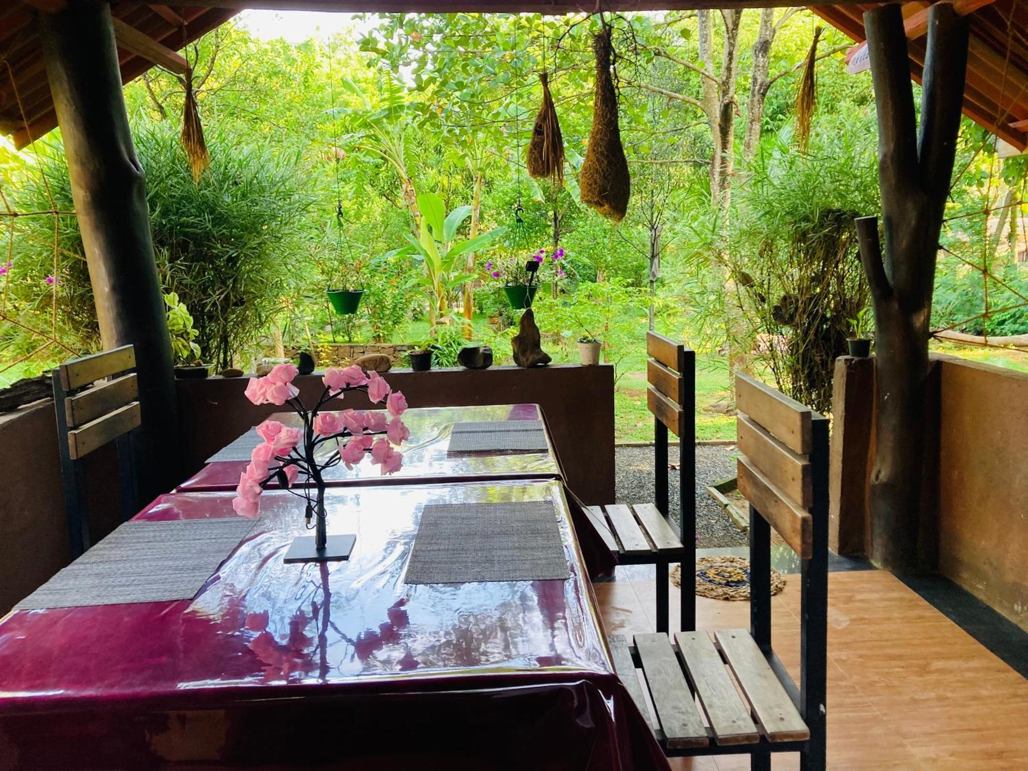 Suncity Privacy Cottages Udawalawe Kültér fotó